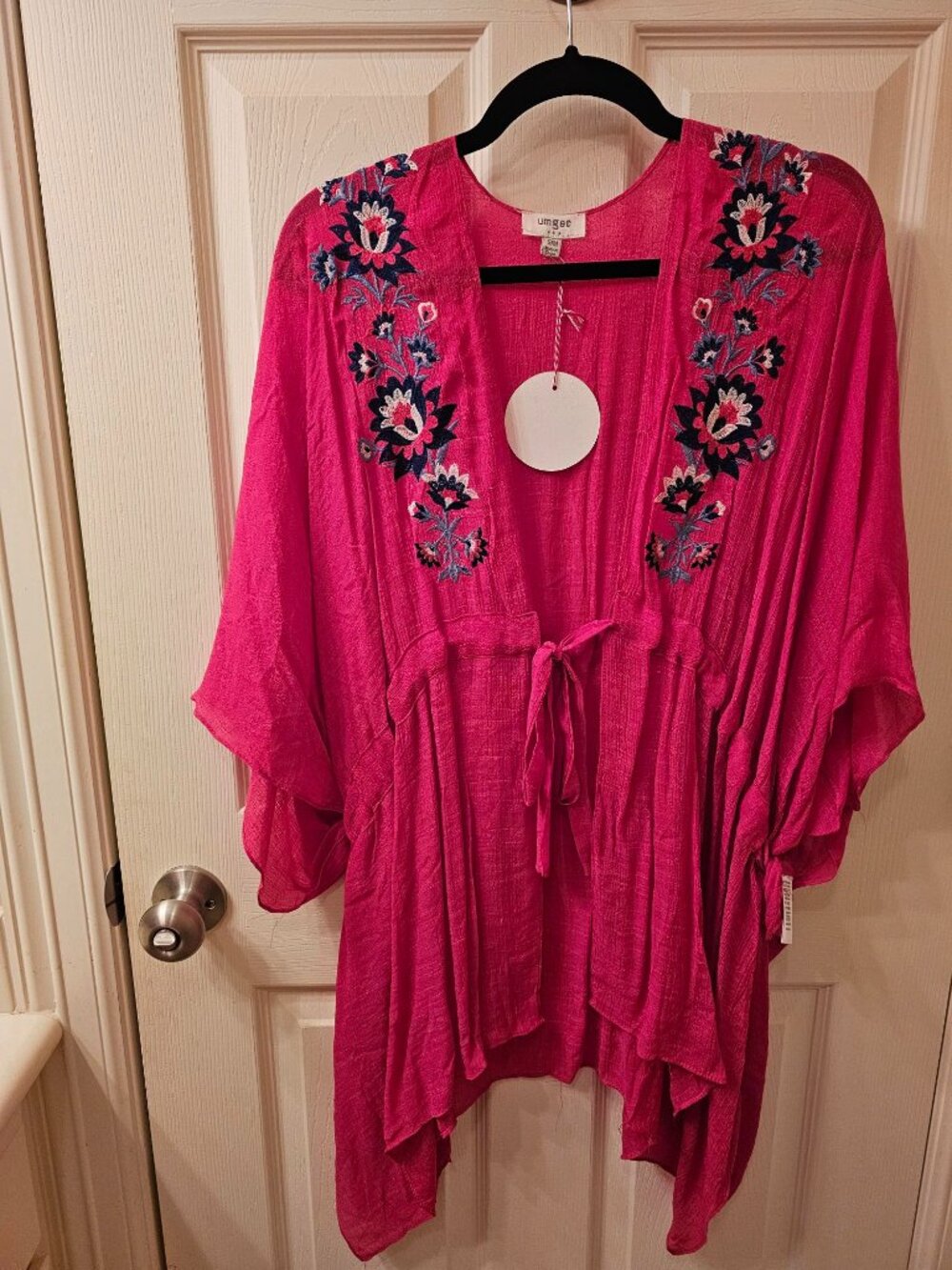 NWT Umgee S/M Pink Kimono w / Floral Detail